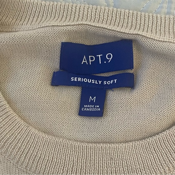 Apt. 9 defines handsome style with this Merino colorblock crewneck sweater. - Picture 4 of 6